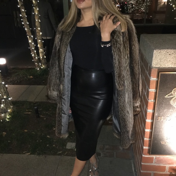 Luxurious Brown Fur Coat - 100% Raccoon Fur - Picture 9 of 15